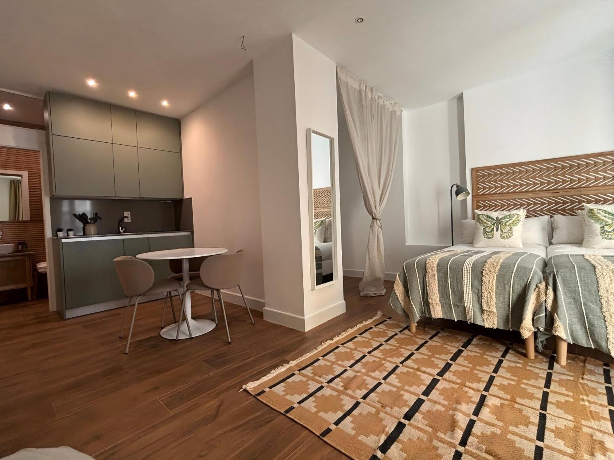 Eva Recommends Lineros Seville