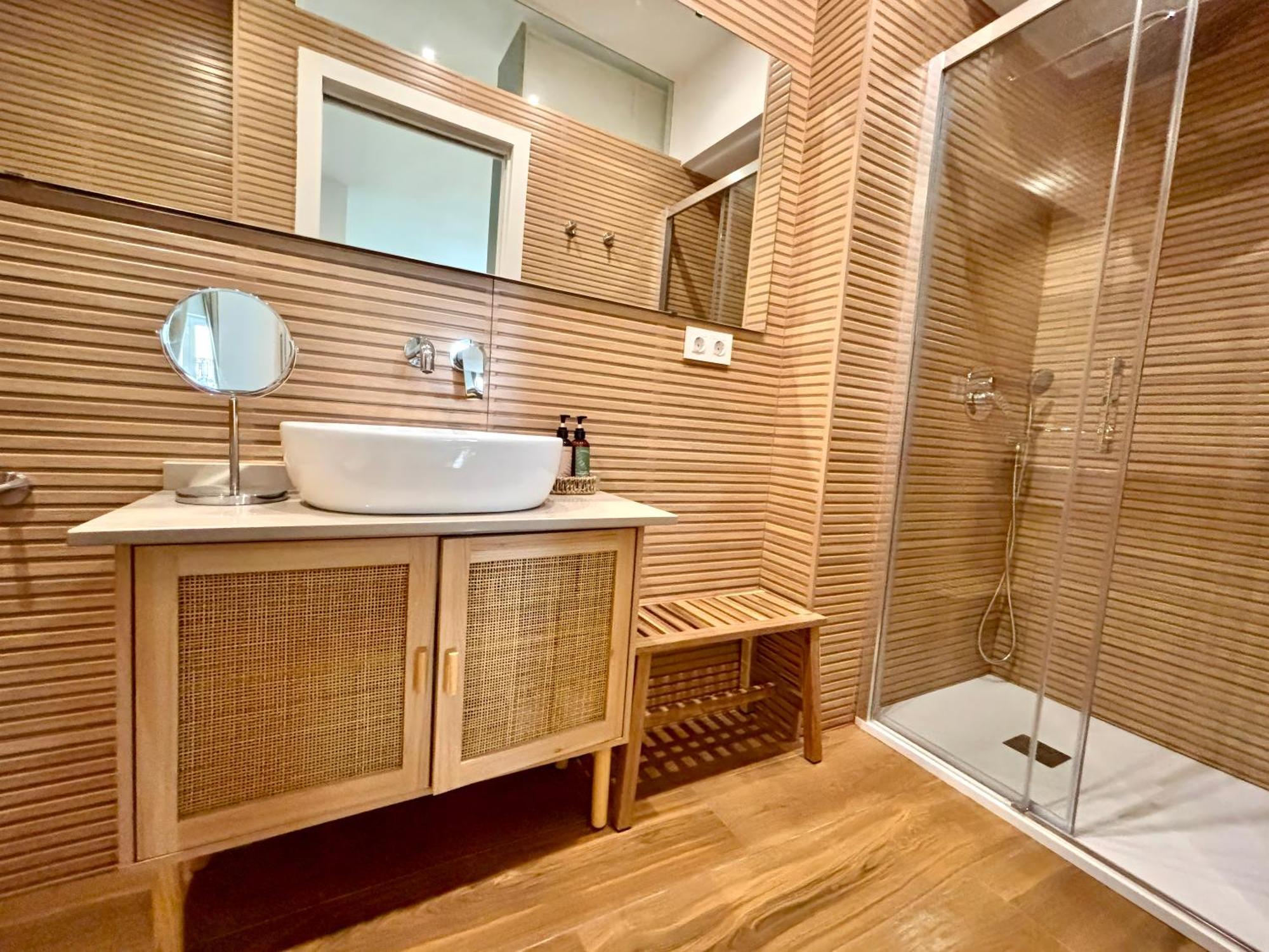 Eva Recommends Lineros Apartment