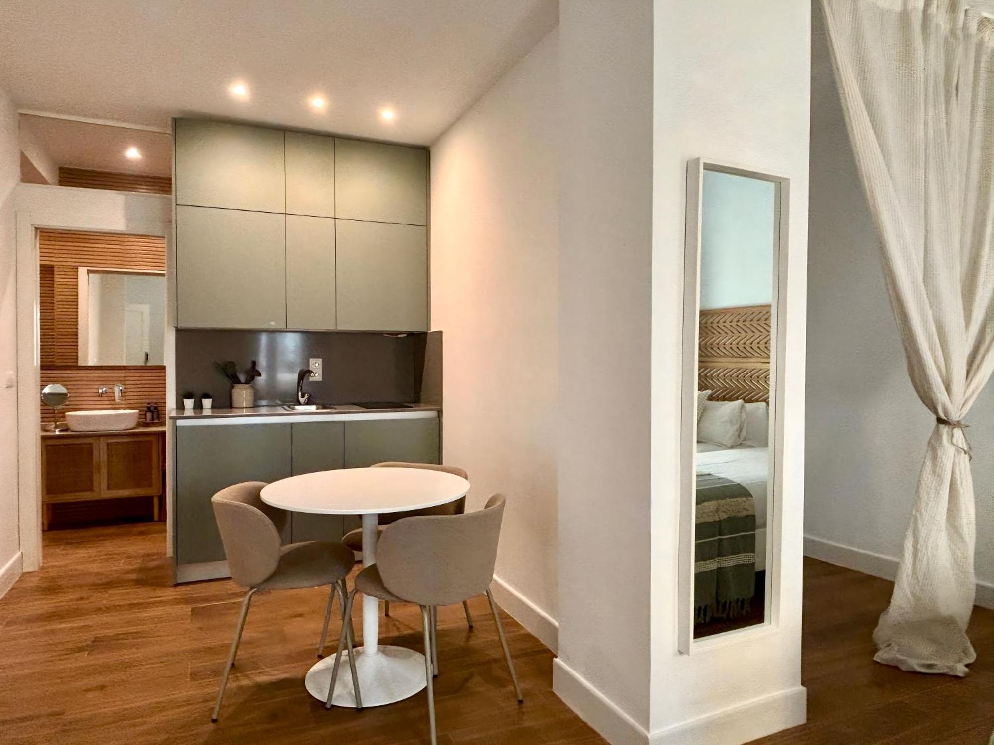 Eva Recommends Lineros Apartment *