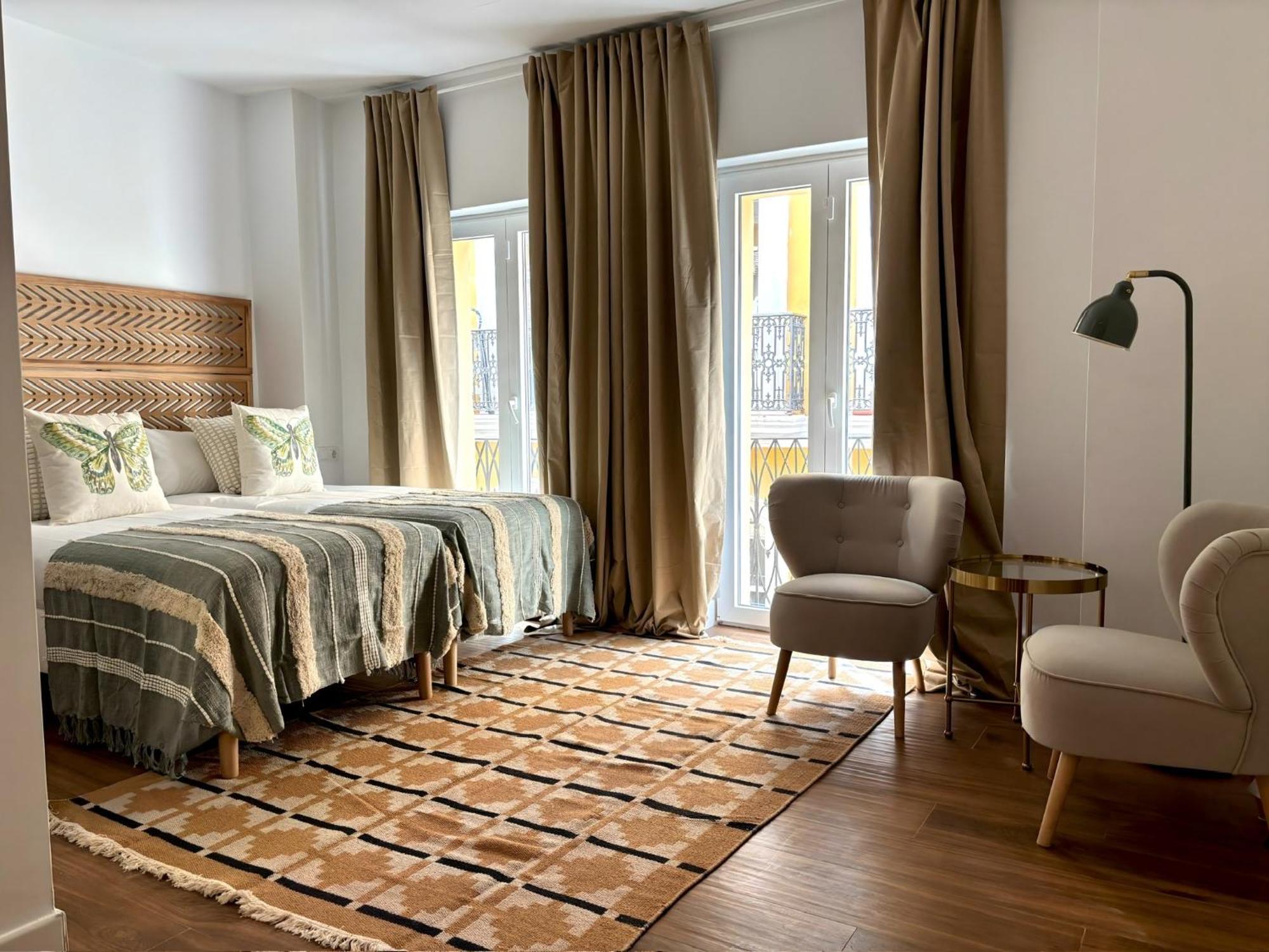 Eva Recommends Lineros Seville