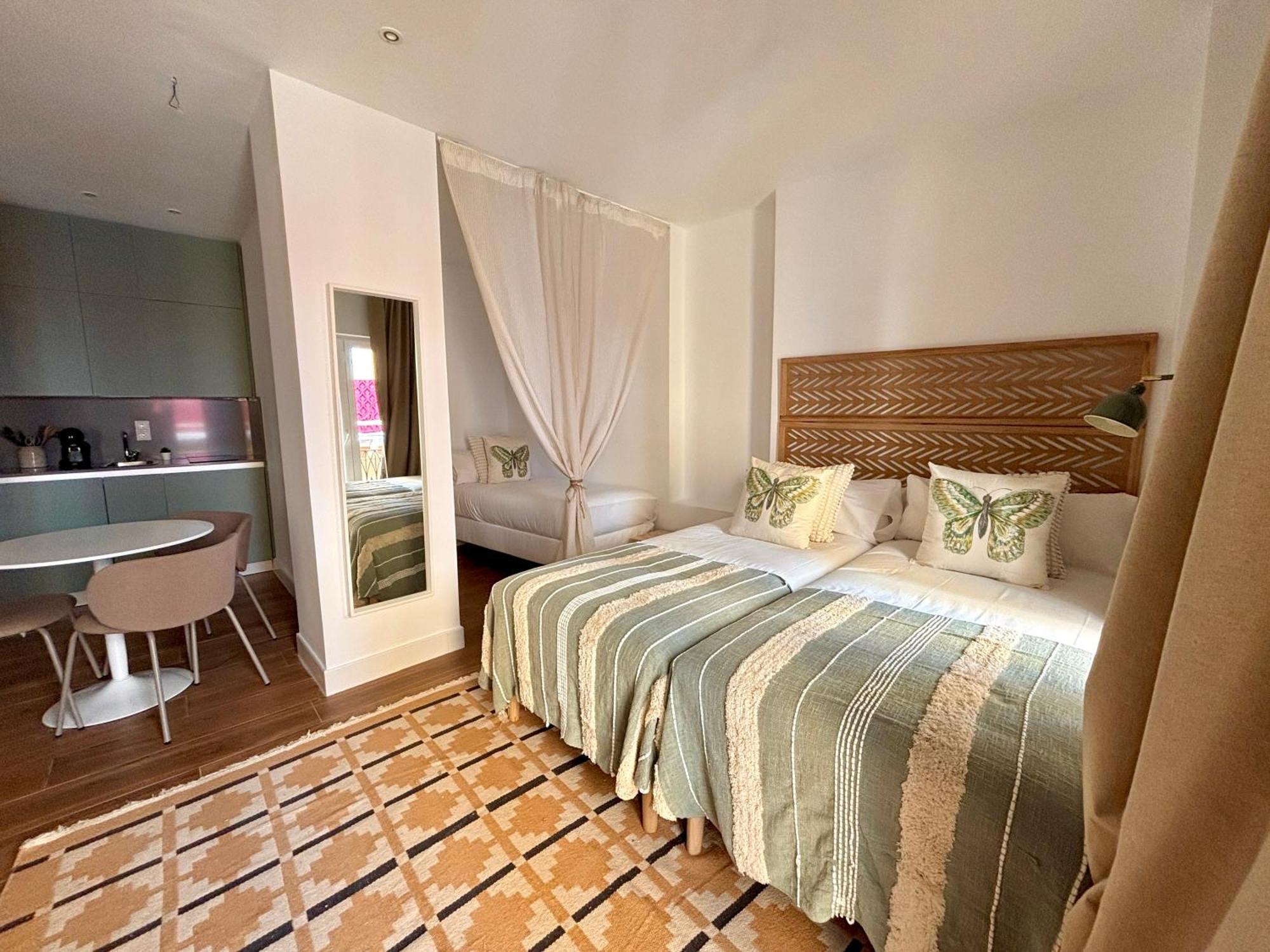 Eva Recommends Lineros Seville